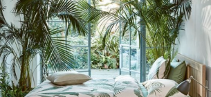 25 Ide Desain Kamar Tidur gaya Tropis yang Adem